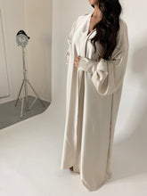 Charger l&#39;image dans la galerie, Abaya ouverte en soie - Nude