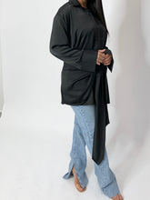 Charger l&#39;image dans la galerie, Chemise oversize coupe portefeuille en crêpe de soie  - Noir